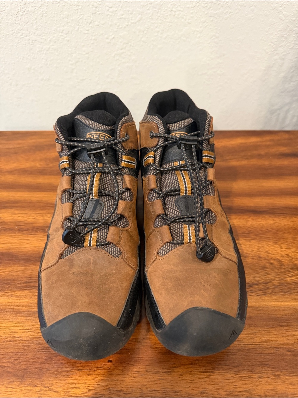 Youth size 6 keen hiking boots